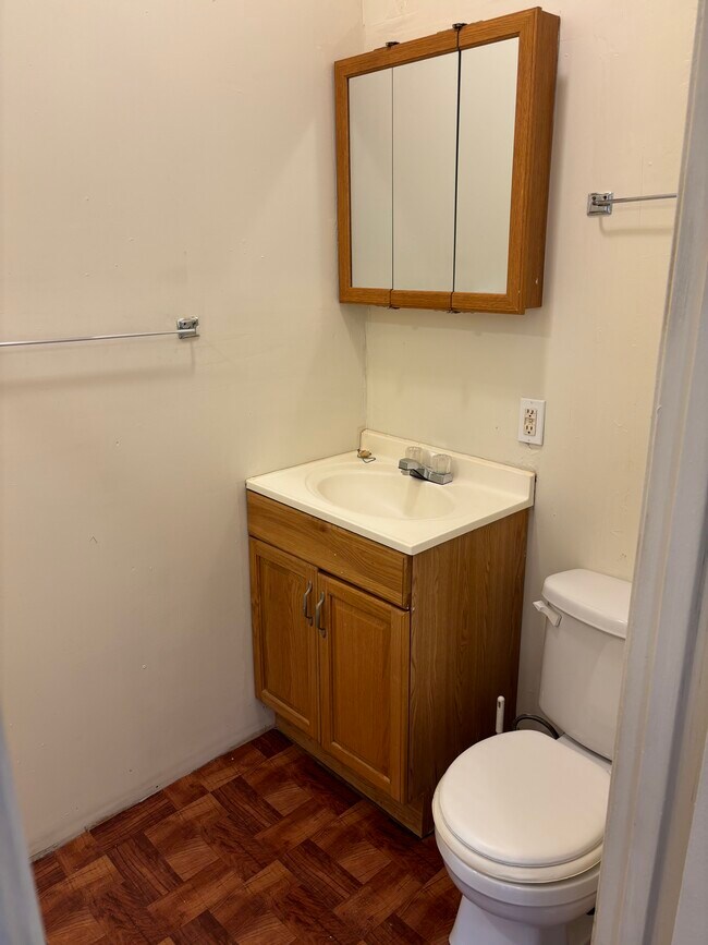 Bathroom - 1326 W Pratt St