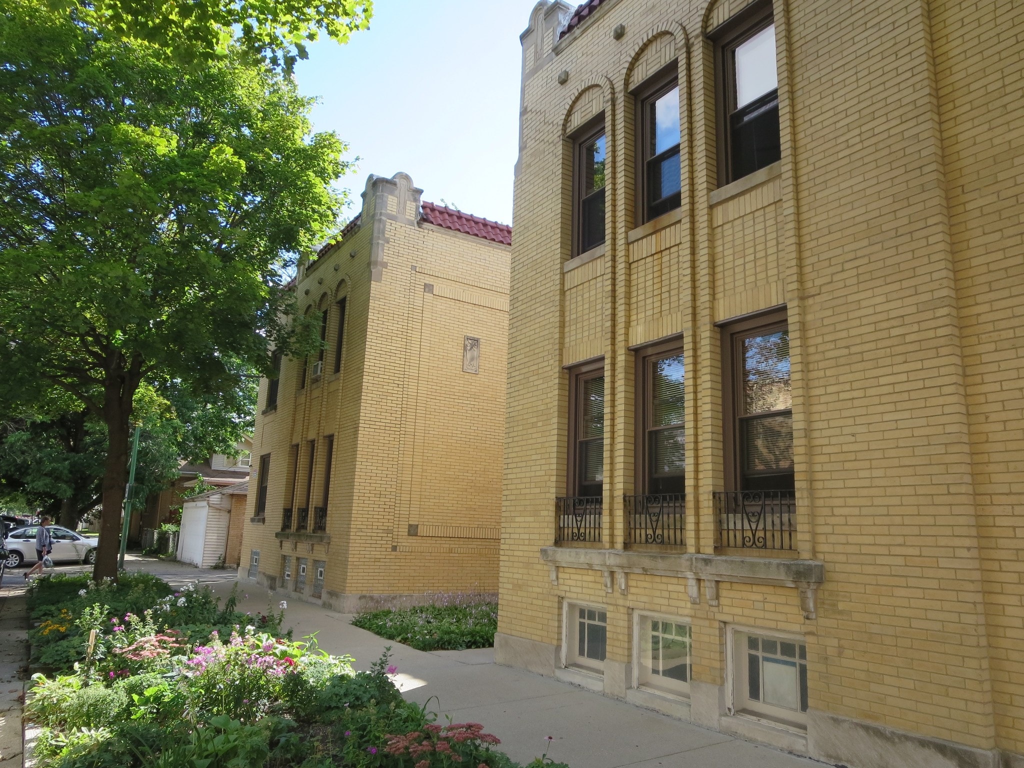 Building Photo - 3546 N Meade Ave