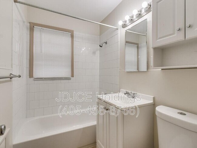 Building Photo - 901 Stansell Dr