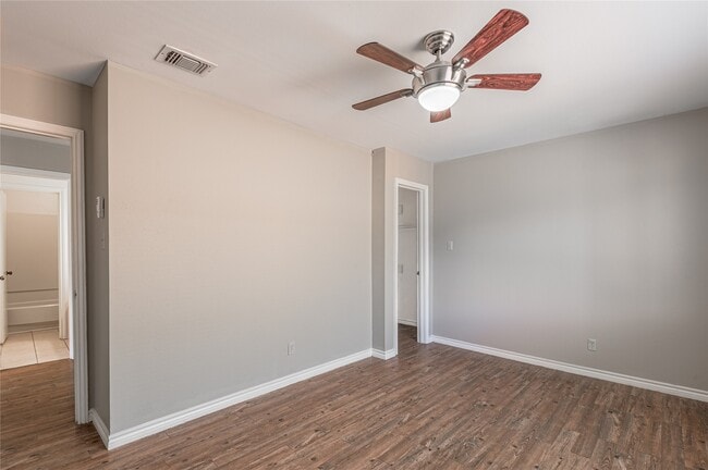 Building Photo - 2404 Sycamore Ave