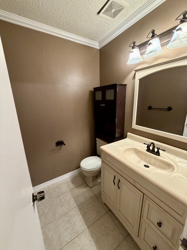 Building Photo - 845 Crashaw St