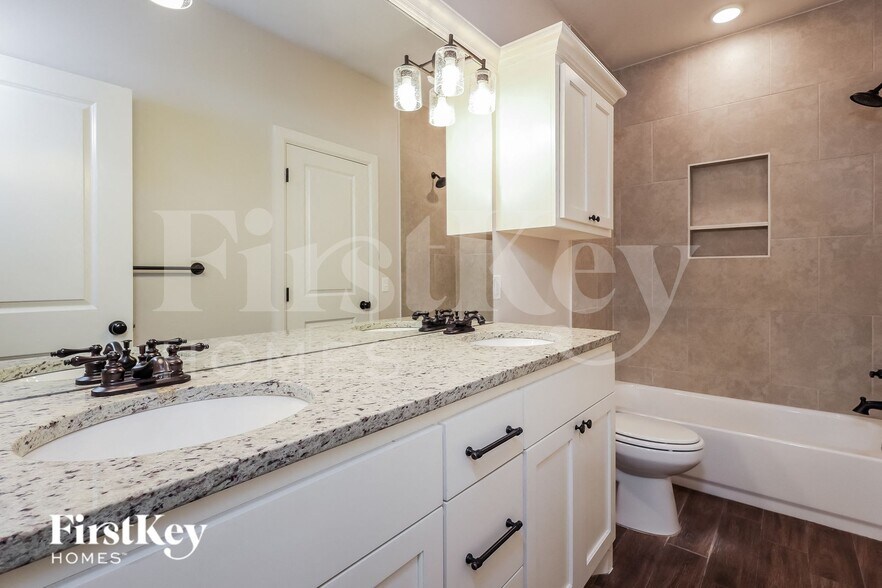 Building Photo - 517 Siena Dr