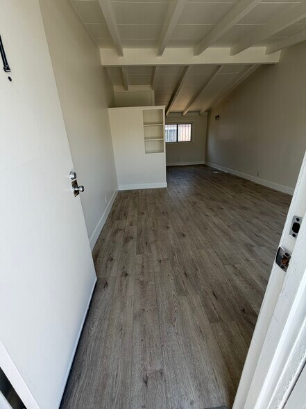 Building Photo - 2612 W Century Blvd