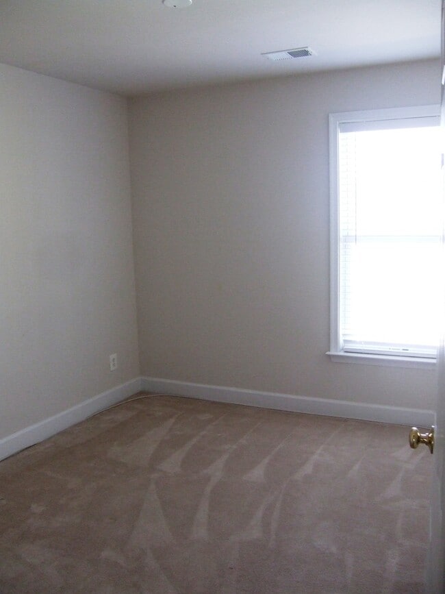 Building Photo - LOCATION * LOCATION * LOCATION