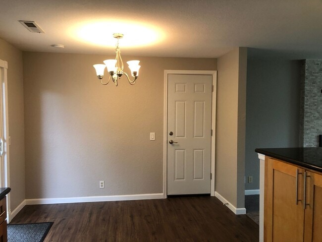 Building Photo - CUTE House with fenced yard & AIR-CONDITIONING in Lynnwood/N Bothell area