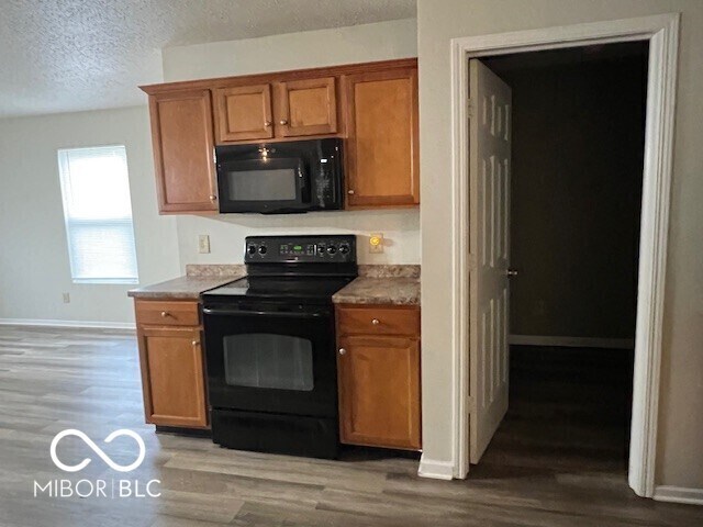 Building Photo - 912 Saraina Rd