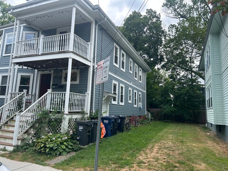 Building Photo - 48 Standish St