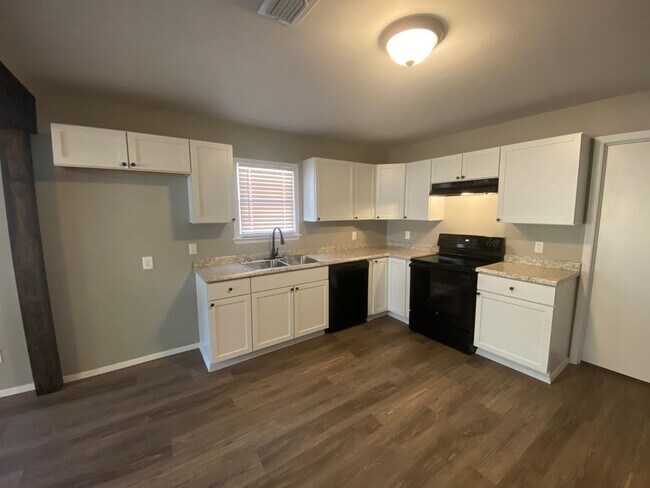 Building Photo - For Sale with Owner Financing!