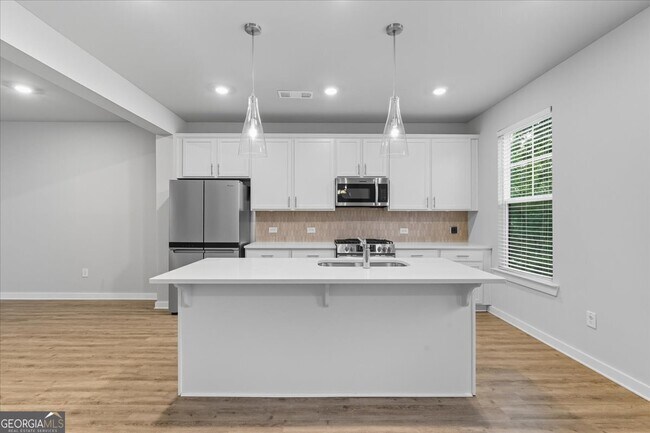 Building Photo - 2030 Main St NW