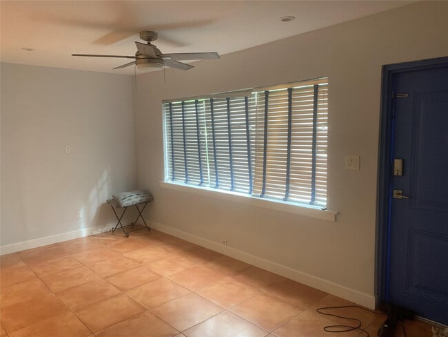 Building Photo - 907 NW 4th St