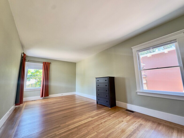 Building Photo - 2309 Derby St