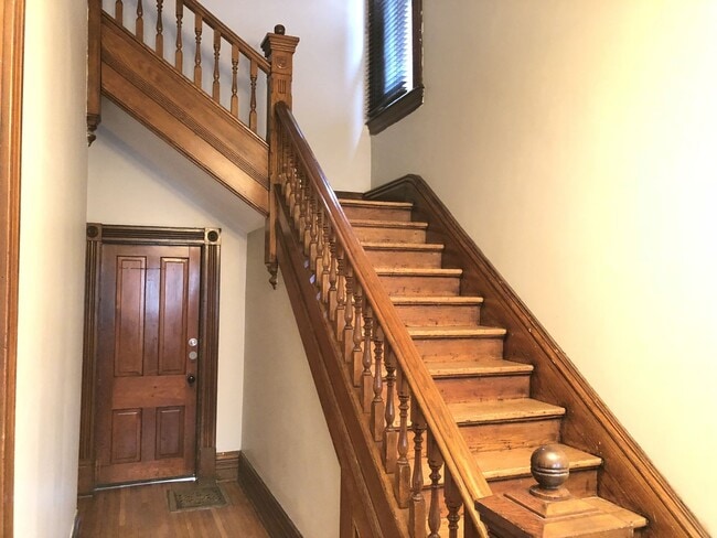 Building Photo - W King Ave 101-101.5 MLR