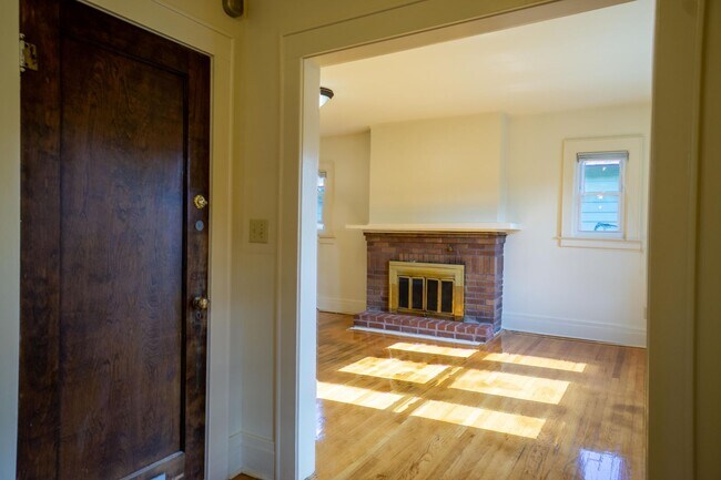 Building Photo - 229 Fellows Ave
