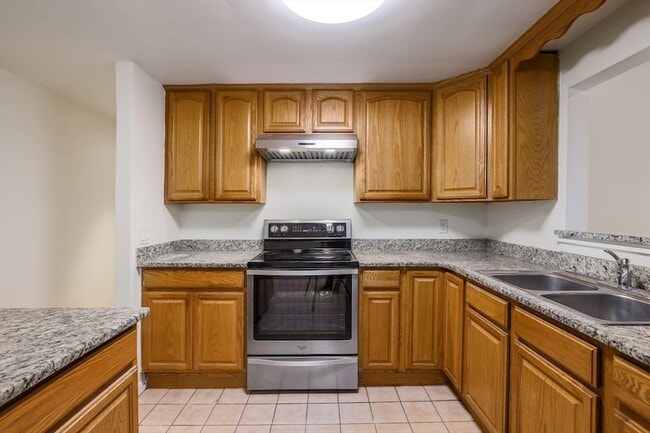 Building Photo - 8 Leonard Dr