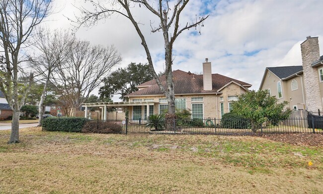 Building Photo - 7502 Holly Ct Estates Dr