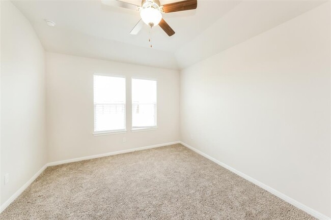 Building Photo - 1021 Round Bale Rd