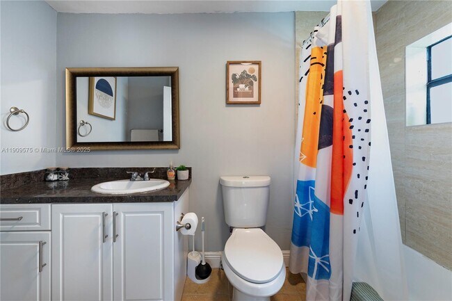 Building Photo - 250 NE 170th St