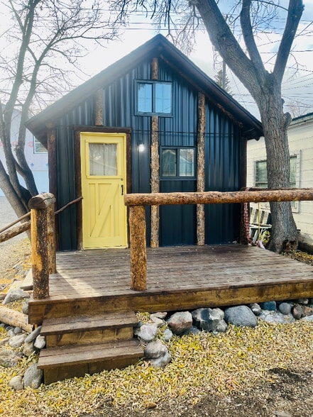 Building Photo - 216 S H St