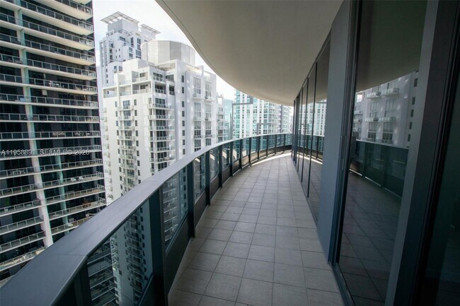Building Photo - 1000 Brickell Plaza