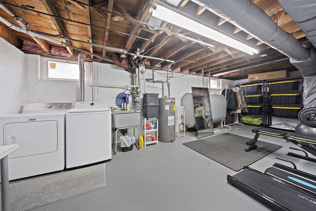 Building Photo - 95 Oriole Rd