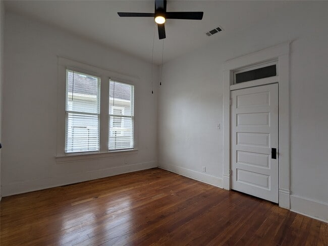 Building Photo - 1142 Yale St