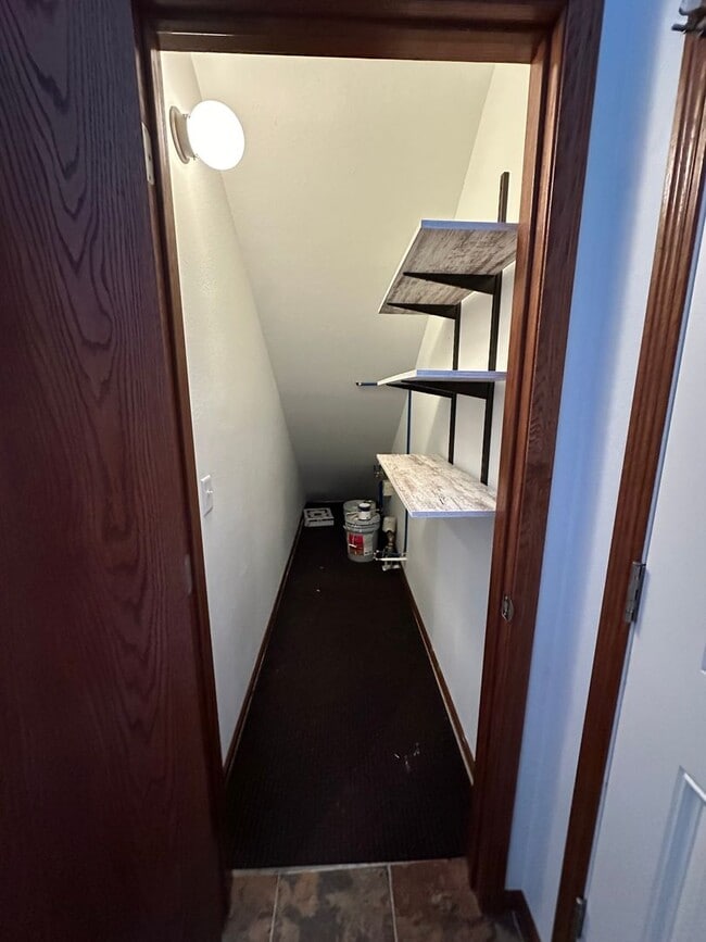 Building Photo - 3 Bedroom House!