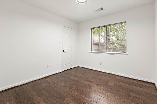Building Photo - 99 S Wynnoak Cir