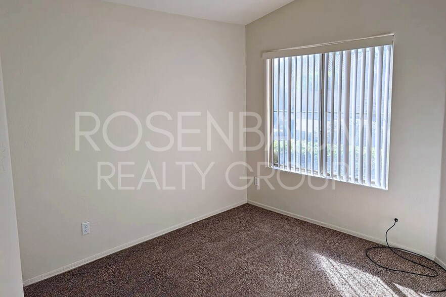 Building Photo - Beautiful 3-bedrooms, 2-baths home in the ...