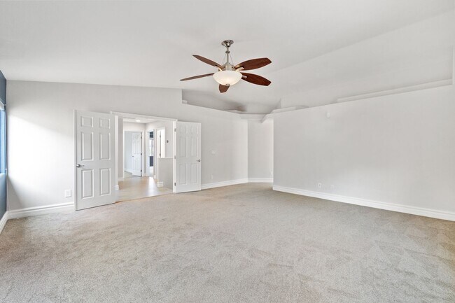 Building Photo - Southwest 3 bedrooms 2.5 bathrooms