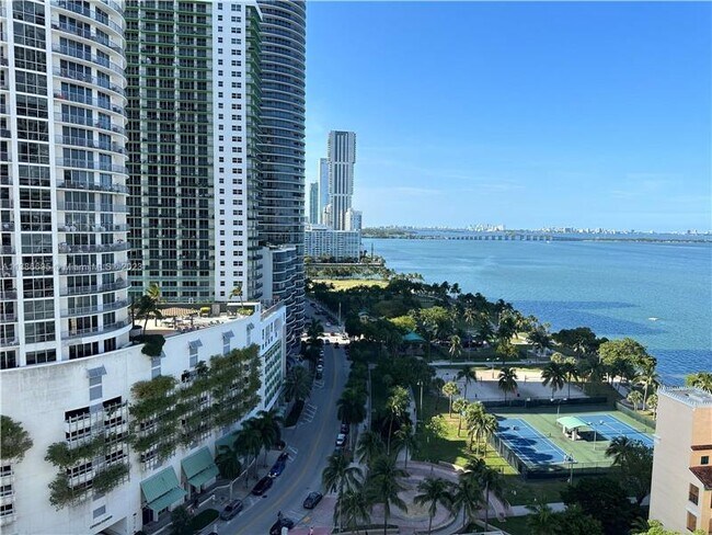 Primary Photo - 1717 N Bayshore Dr