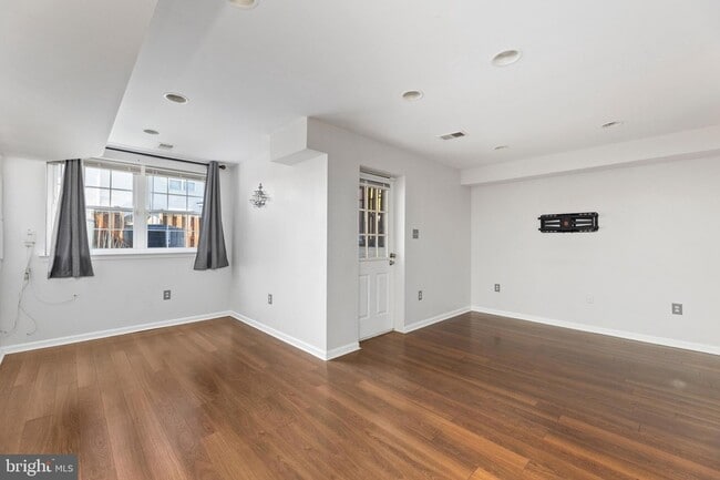 Building Photo - 3343 Cape May Ct
