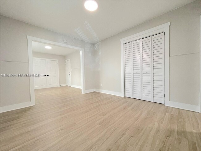 Building Photo - 1836 Dewey St