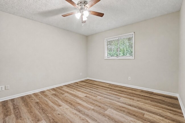 Building Photo - 2BR/1BA Duplex Conveniently Located Off Pleasant Hill & Cruse Rd!