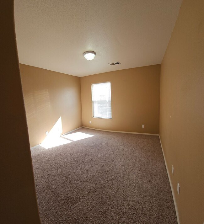 Building Photo - Gated Community available NOW!