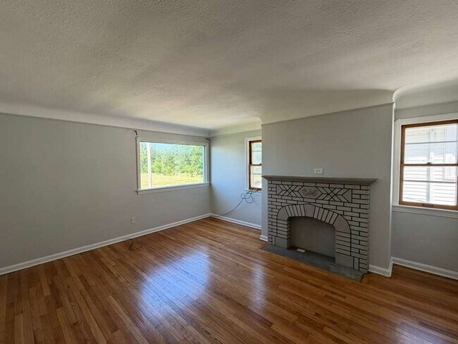Building Photo - 1482 Dille Rd