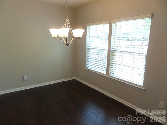 Building Photo - 3339 Major Samuals Way