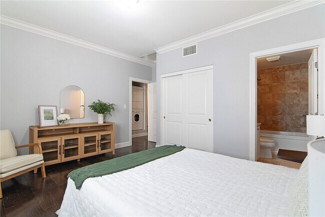 Building Photo - 5335 Cartwright Ave