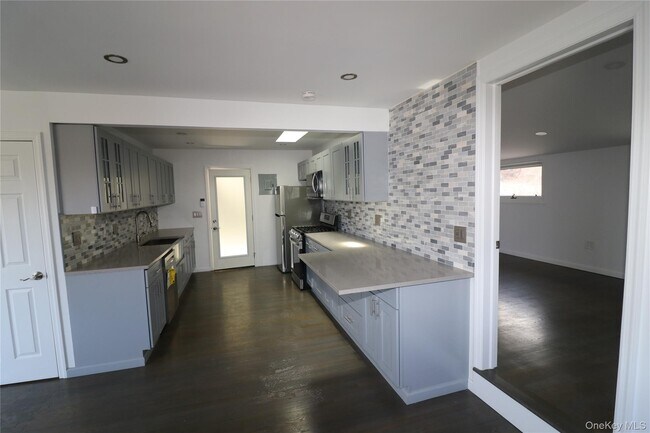 Building Photo - 153 US-9W