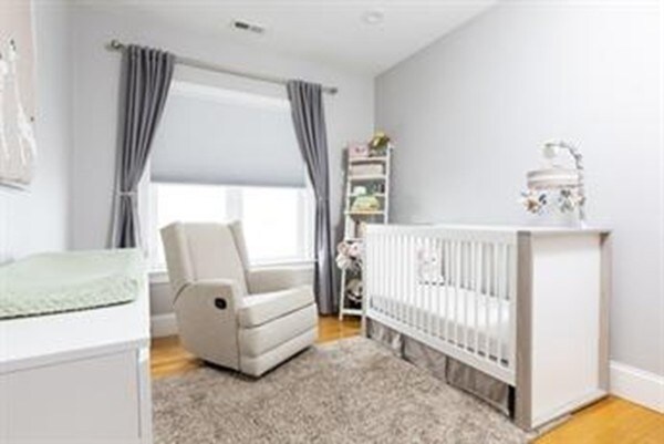 Building Photo - 360 W 2nd St