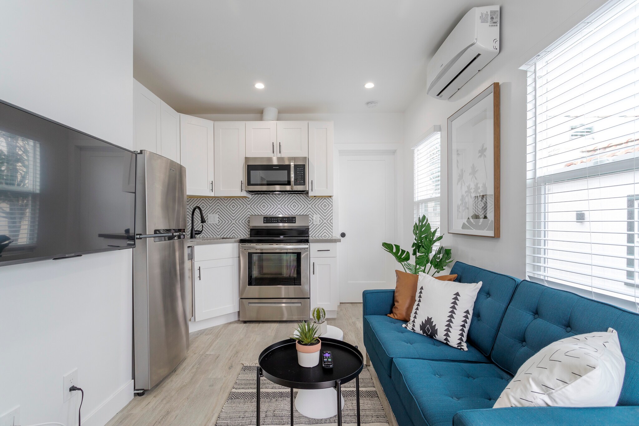 Building Photo - 329 N Alexandria Ave