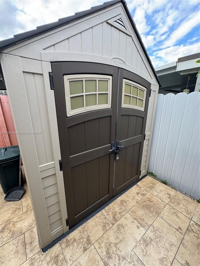 Building Photo - 8701 NW 109th Terrace