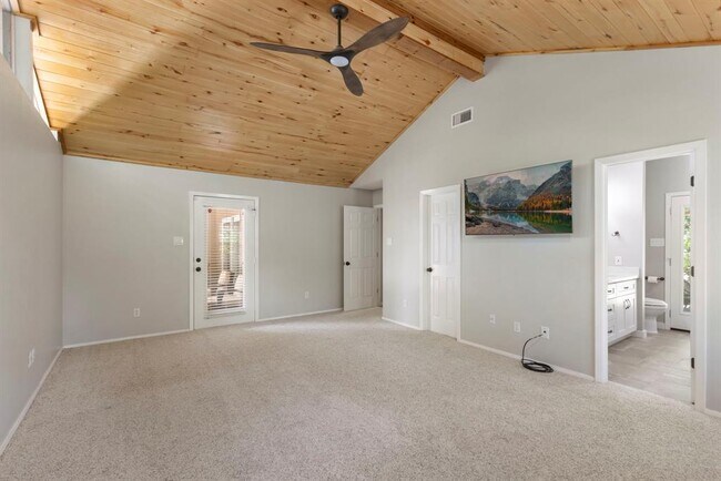 Building Photo - 21 Riverbank Dr