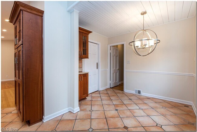 Building Photo - 2685 Rocklyn Rd