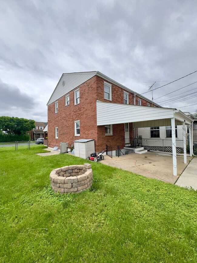 Building Photo - 8166 Del Haven Rd