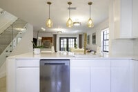 Building Photo - 576 Westree Ln