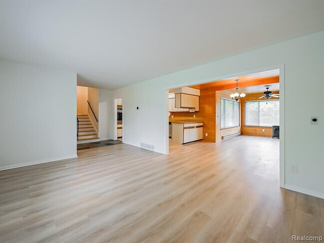 Building Photo - 7580 Thornwood St