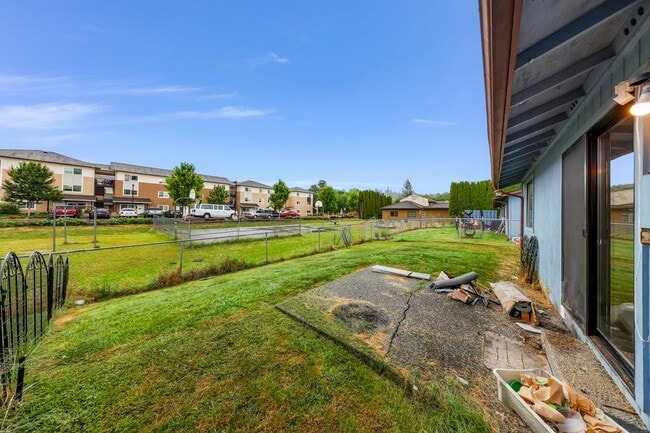 Building Photo - 1806 N 40th Pl