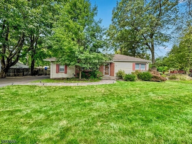 Primary Photo - 25 Maple Ave
