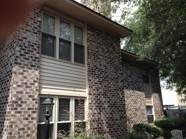 Building Photo - 406 75th Ave N