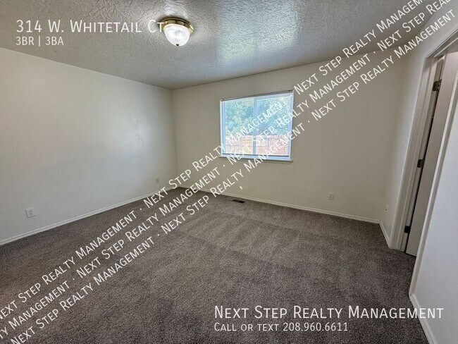 Building Photo - 314 W Whitetail Ct